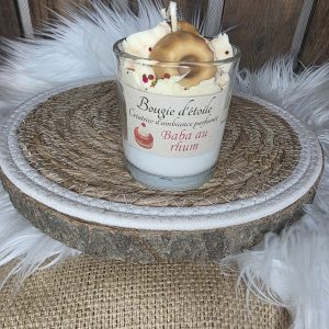 Bougie gourmande parfum baba au rhum