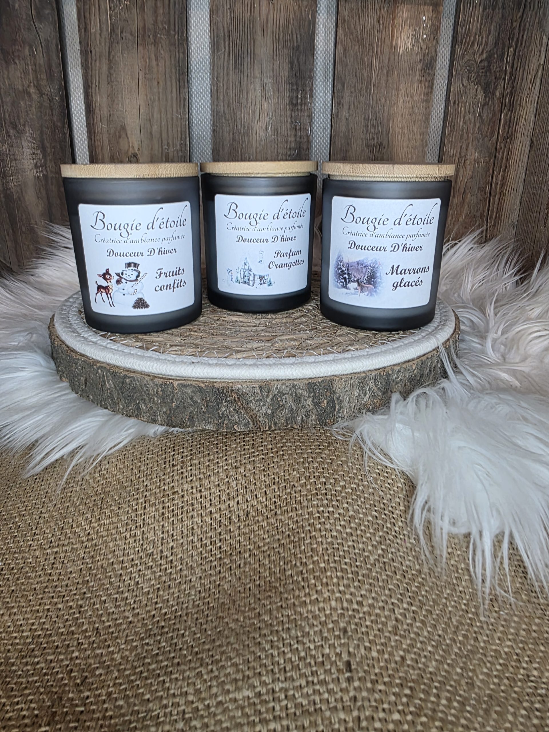 bougie douceur hivernal avec différents parfums contenant en verre et capuchon bois